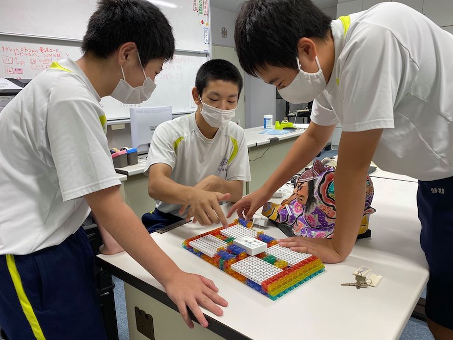 閉じる