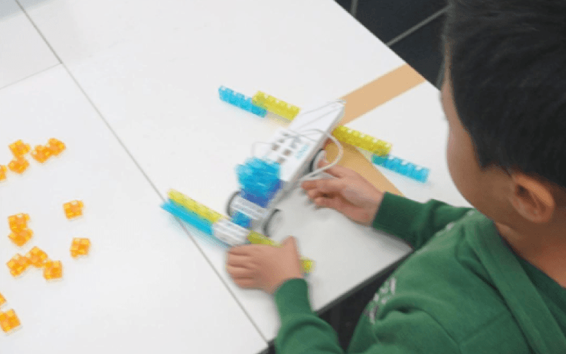 ネッツイベント:ブロック落とし選手権の様子